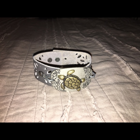 Jewelry - Grey turtle bracelet